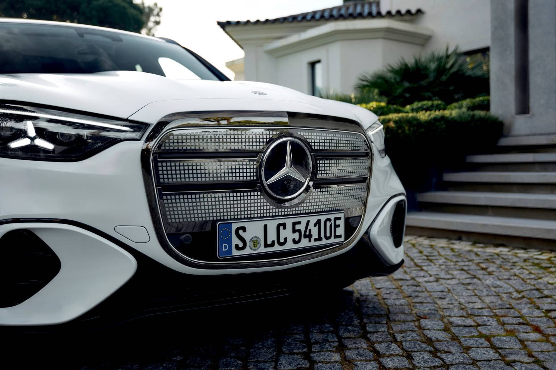 Verlichte grille van de elektrische Mercedes GLC