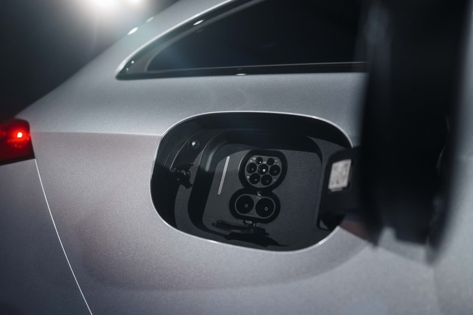 Open charging flap on the wing of the Mercedes CLA Shooting Brake