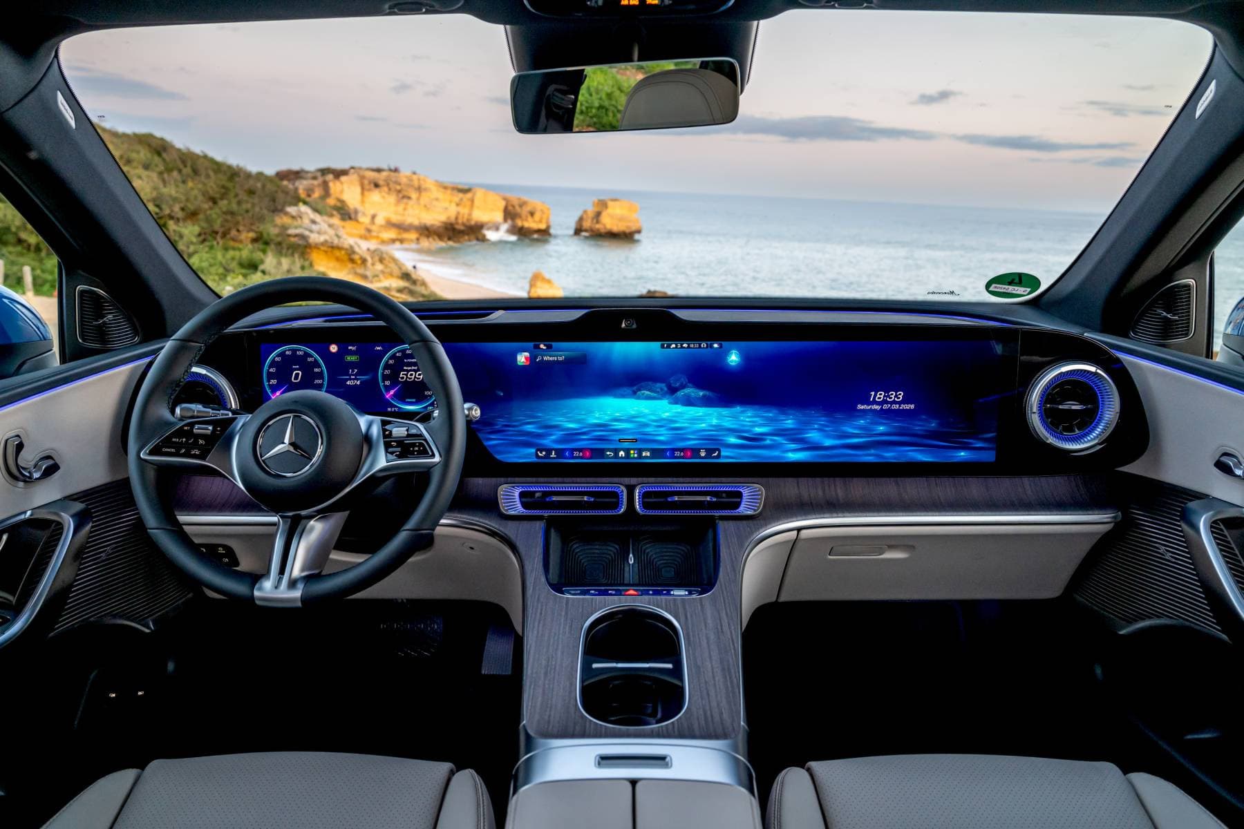 Cockpit van de elektrische Mercedes GLC