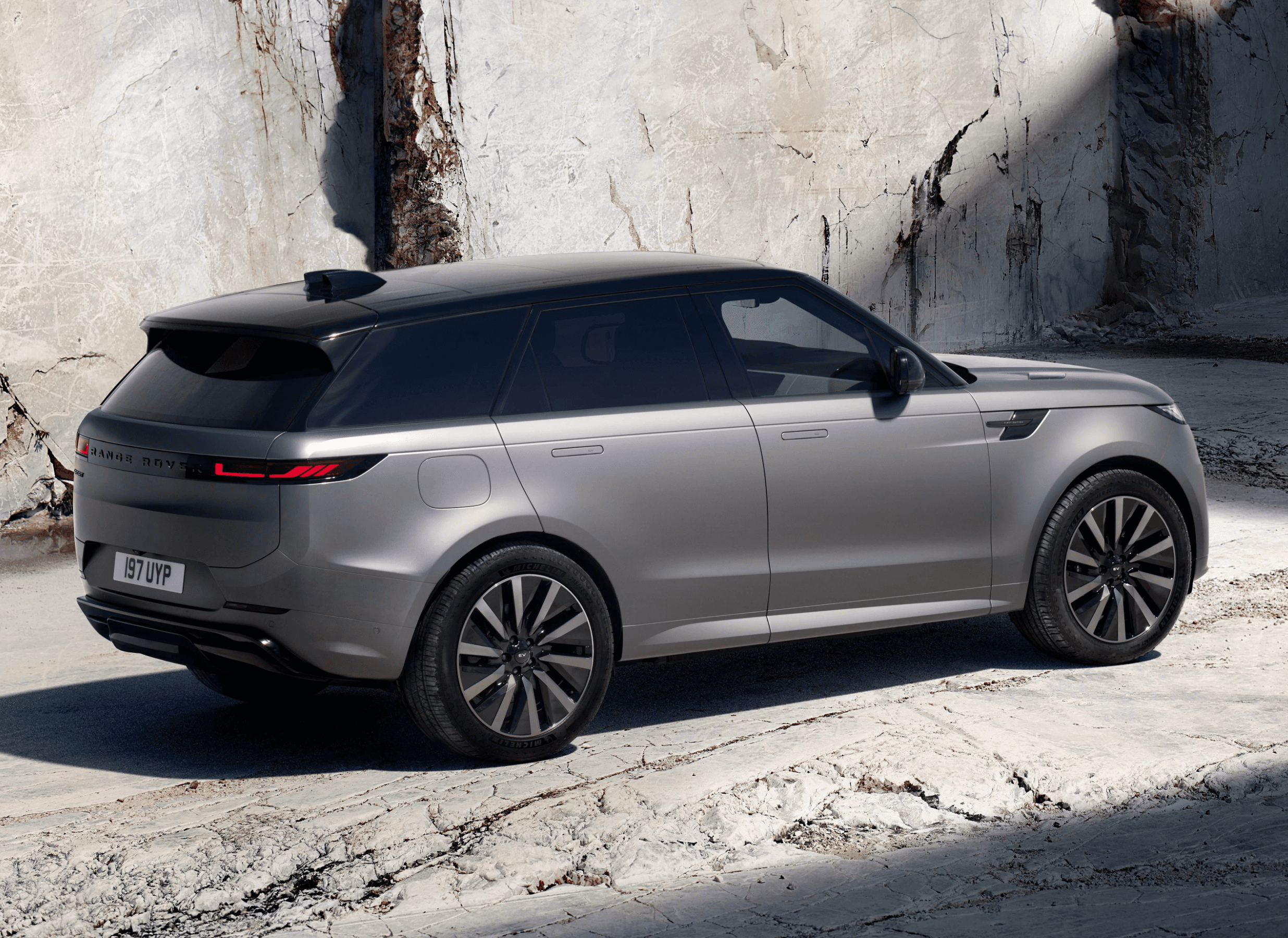 premium elektrische suv acceleratie bergweg